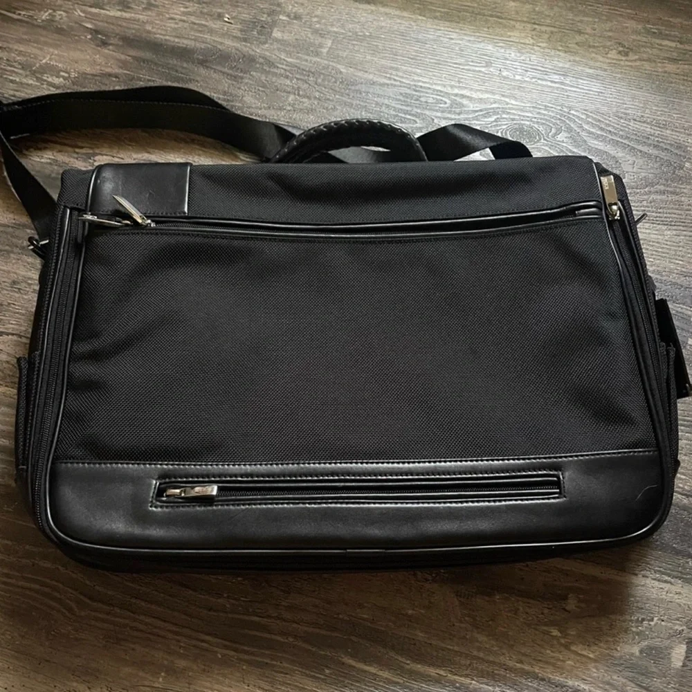 TUMI BRIEFCASE LAPTOP BAG  (zippers in back to attach  suitcase handles)